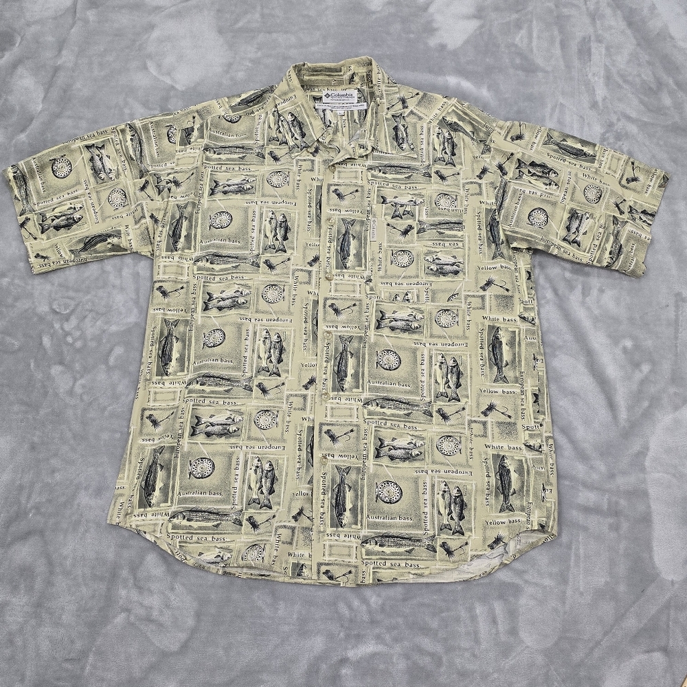 Columbia Sportswear Bass Fish Button Up Short Sleeve Mens Size Large Shirt Beige